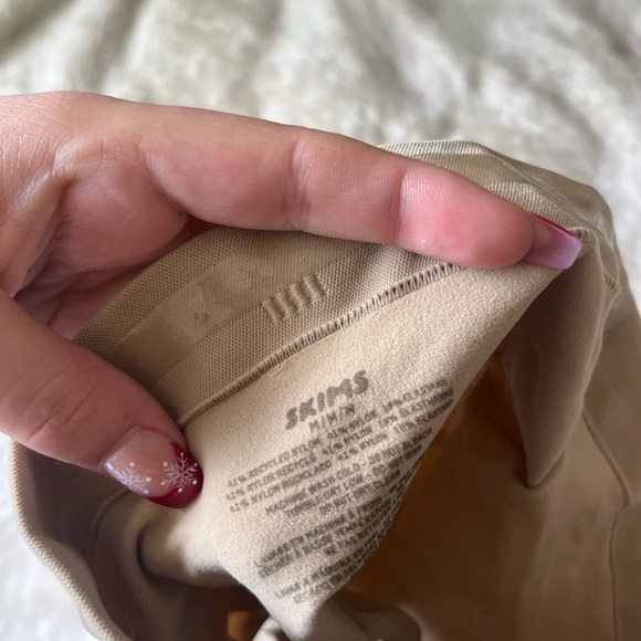 SOLD - Skims Seamless Sculpt Mid Waist Brief Color Clay - Picture 9 of 9